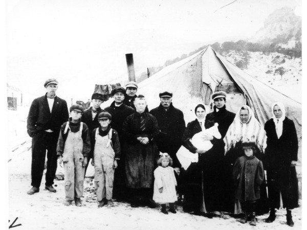 Mining Photographs: Unearthing the Meanings of Historical Photos