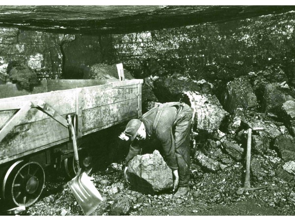 Picturing Labor: A Visual Ethnography of the Coal Mine Labor Process
